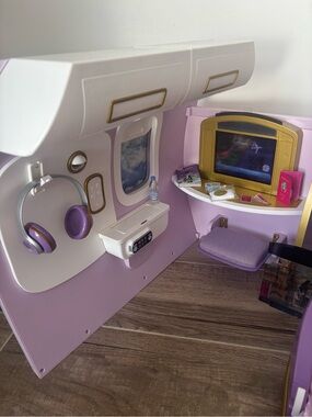 American Girl Airlines Playset includes seat, cart and plane interior as shown